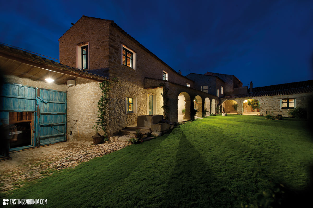 Domu Antiga, literally “ancient house” Domu Antiga, is the ideal accomodation to experiences traditions and history